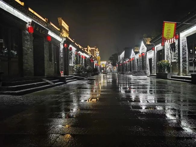 全称 b>串城街历史文化街 /b>,又称 b>邯郸道 /b>,俗称串城街,正式