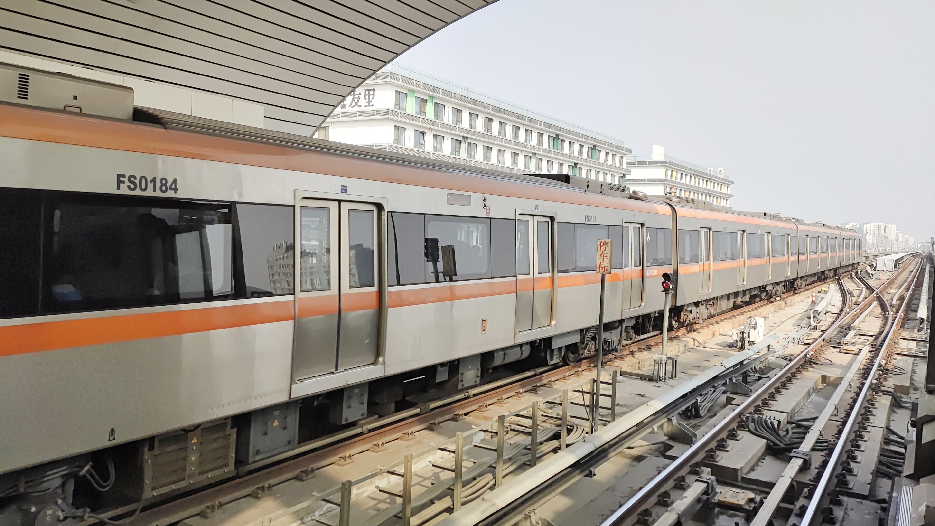 地铁房山线(beijing subway fangshan line),又称"北京地铁25号线",是