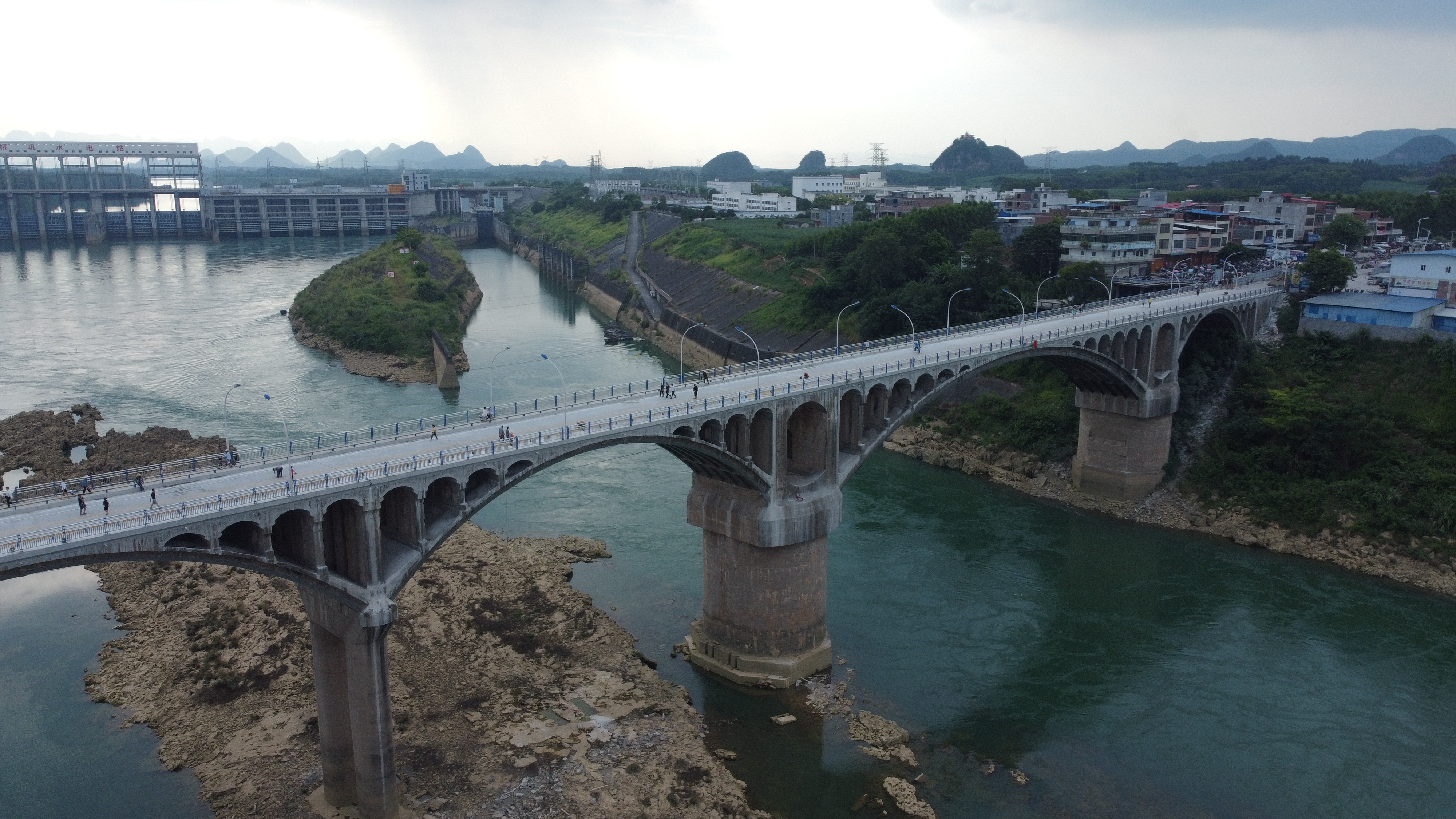 88米,桥面全宽12.50米,是红水河上第一