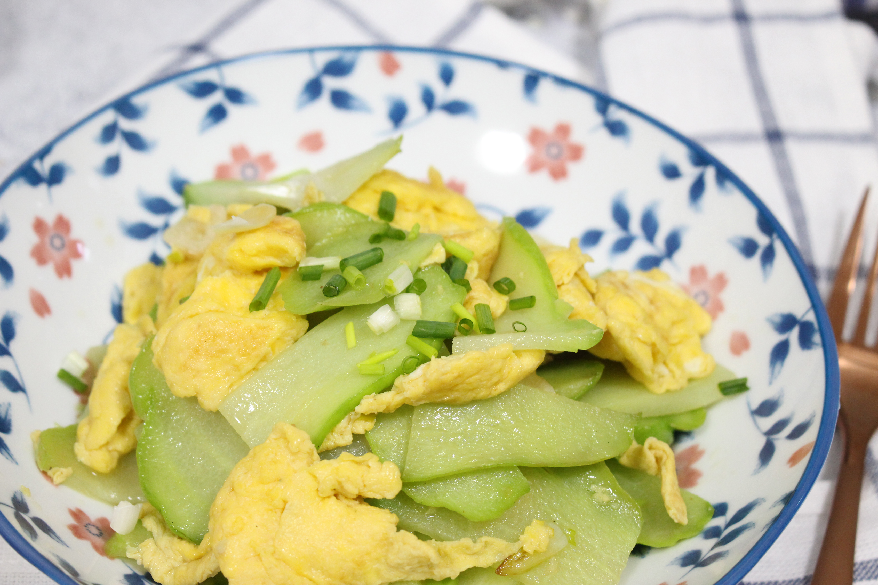  p>佛手瓜炒蛋是一道美食,由佛手瓜,鸡蛋等食材制作而成. /p>