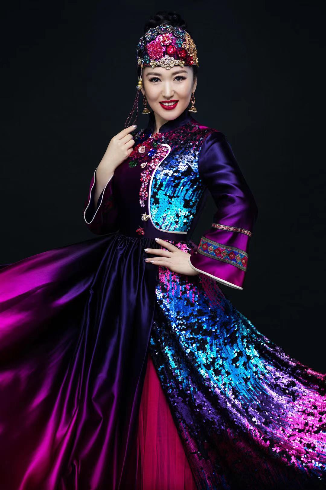  span class="ref" data-ctrid="sn7kaw6hcxkn">达斡尔族女高音歌唱家