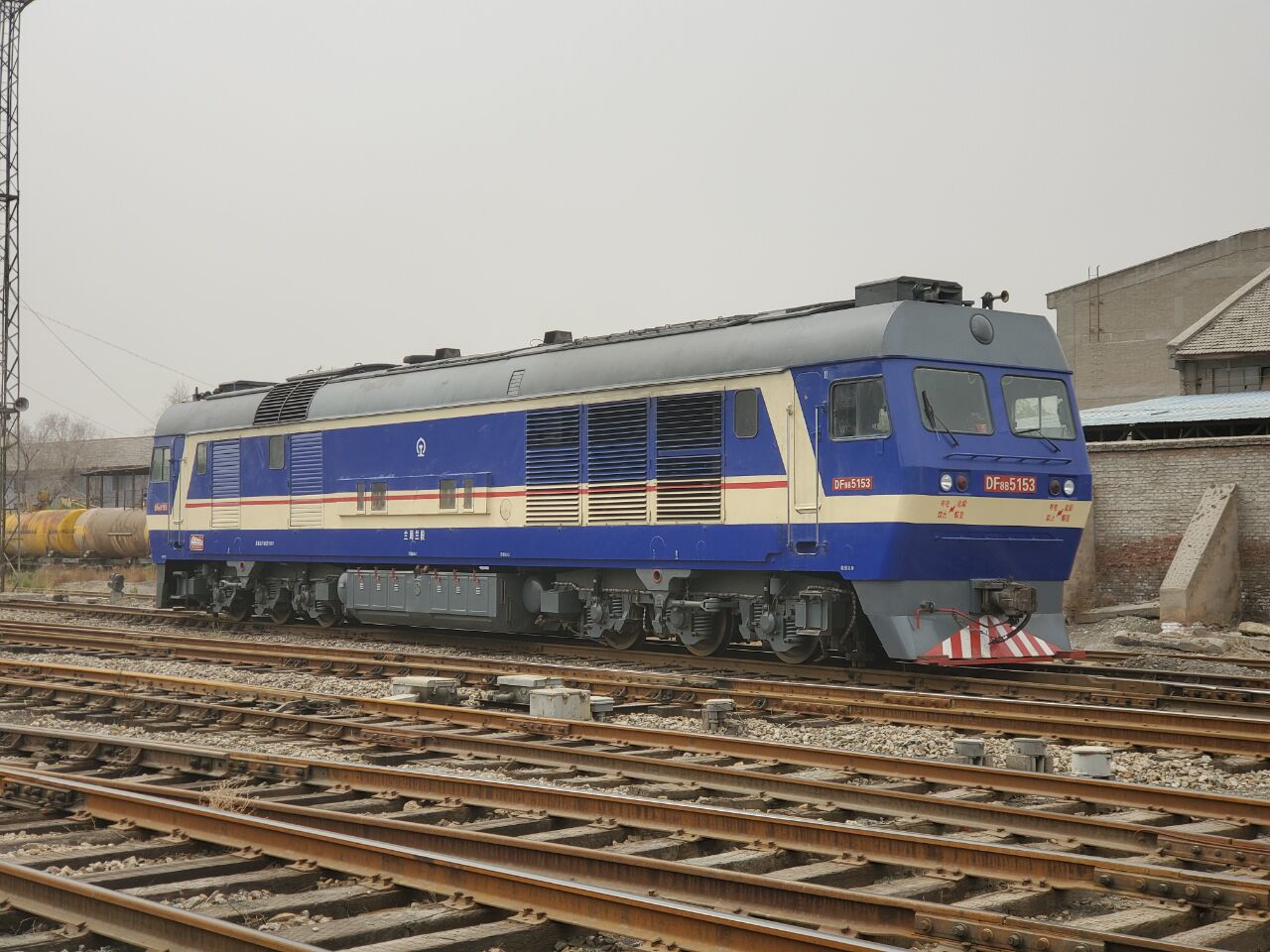 东风8b型内燃机车