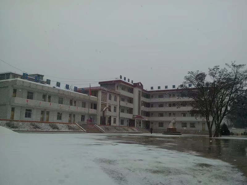 威宁县哲觉中学