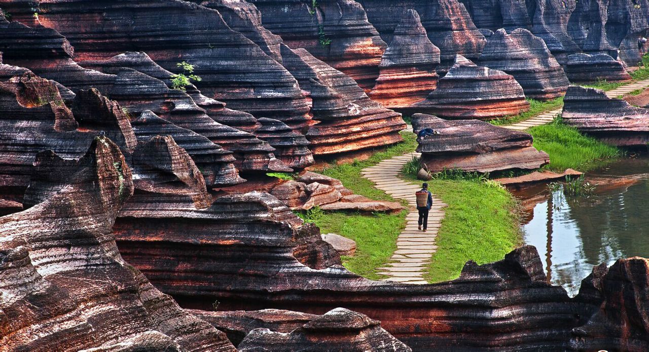 ="go0ntximuv">红石林是全球唯一在寒武纪形成的红色碳酸盐岩石林景区