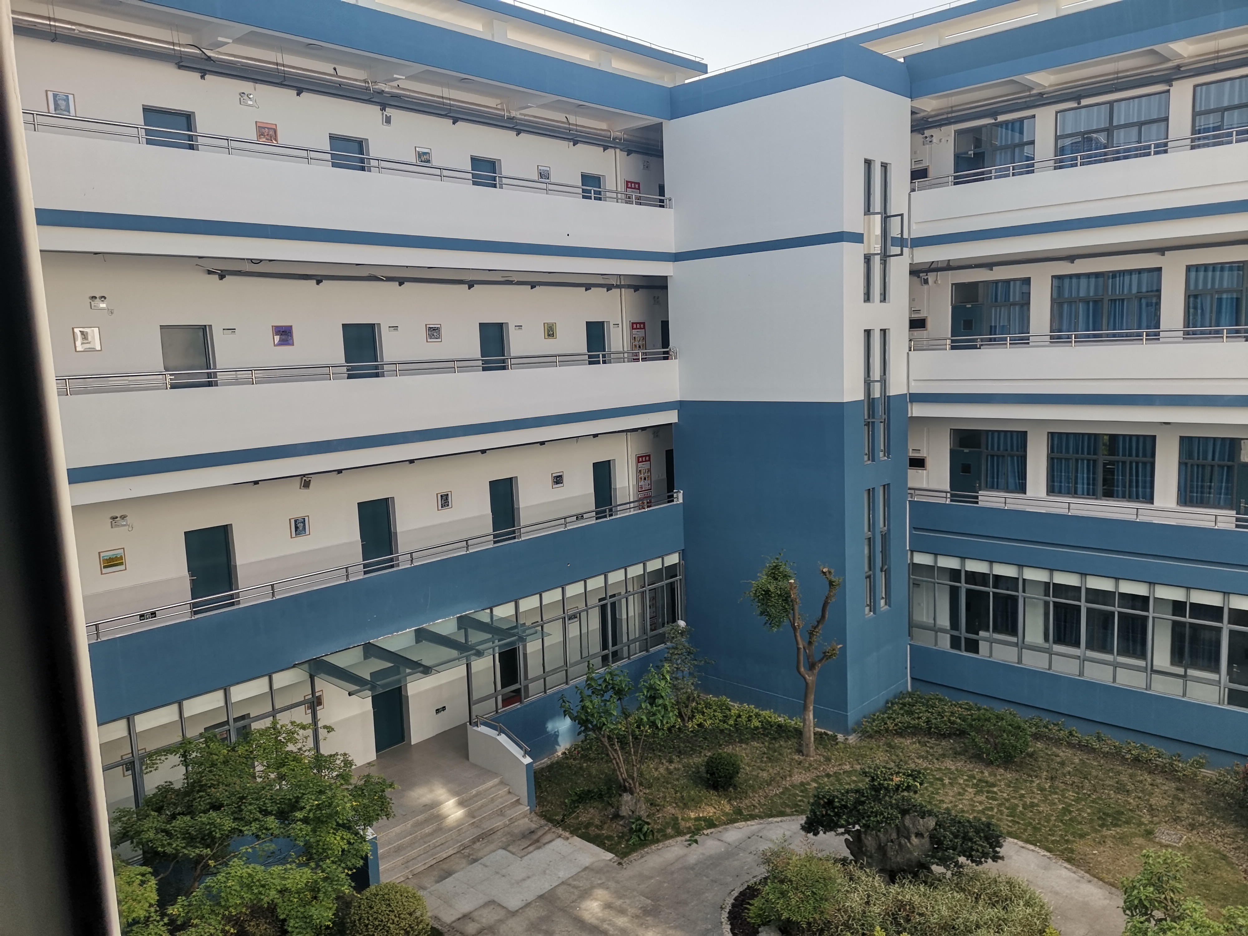 上海市三林中学东校