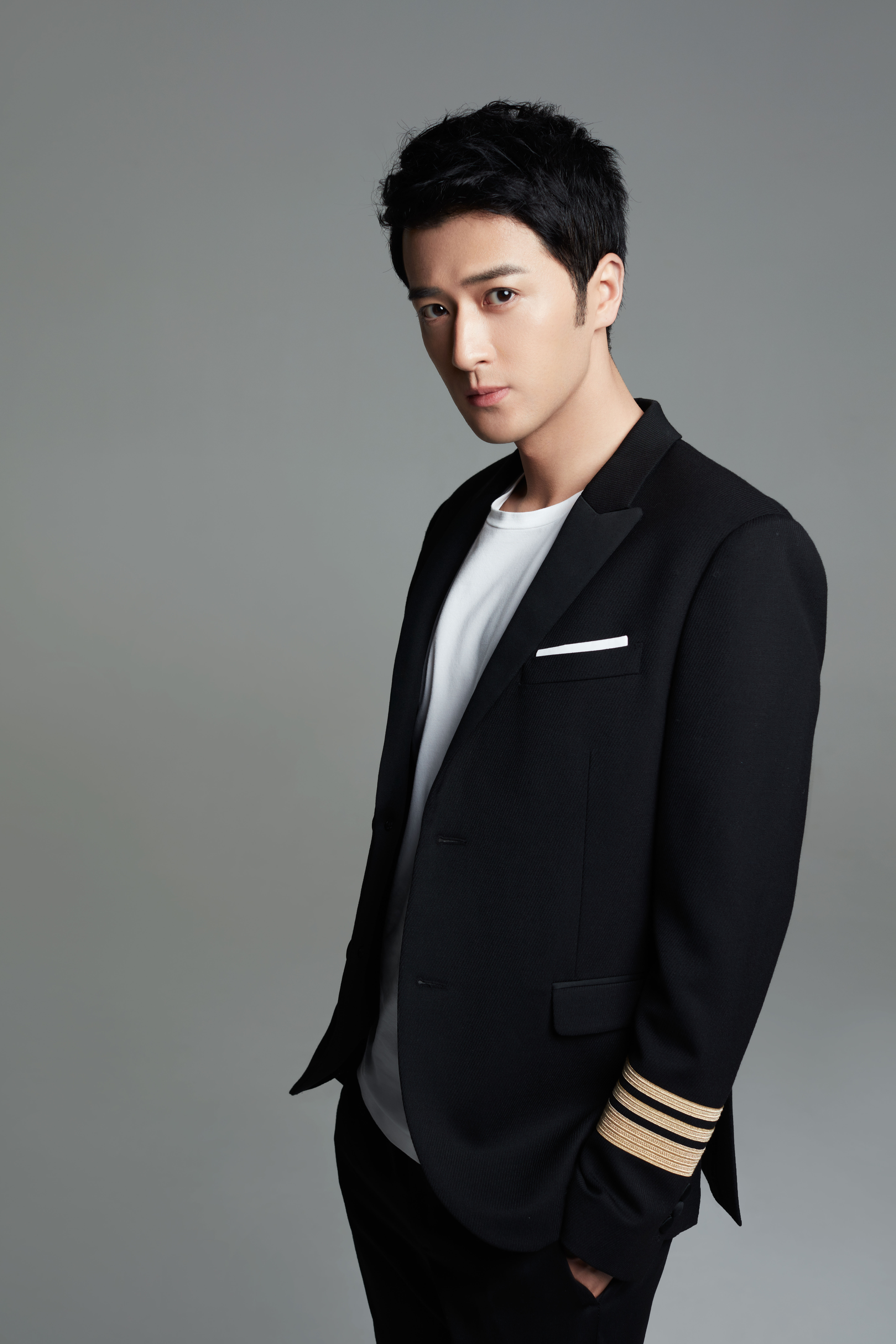 1987年1月28日出生于上海市,中国内地影视男演员,毕业于上海戏剧学院