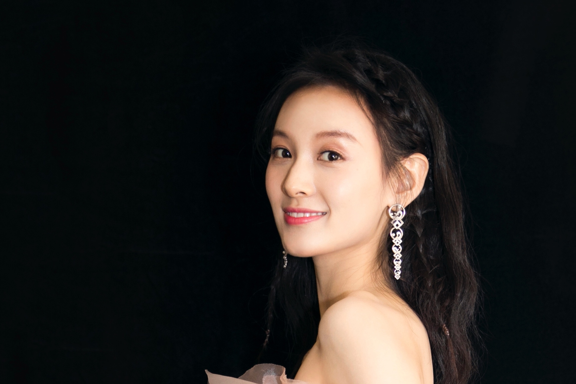 1994年6月2日出生于山西省运城市,中国内地影视女演员,毕业于北京舞蹈