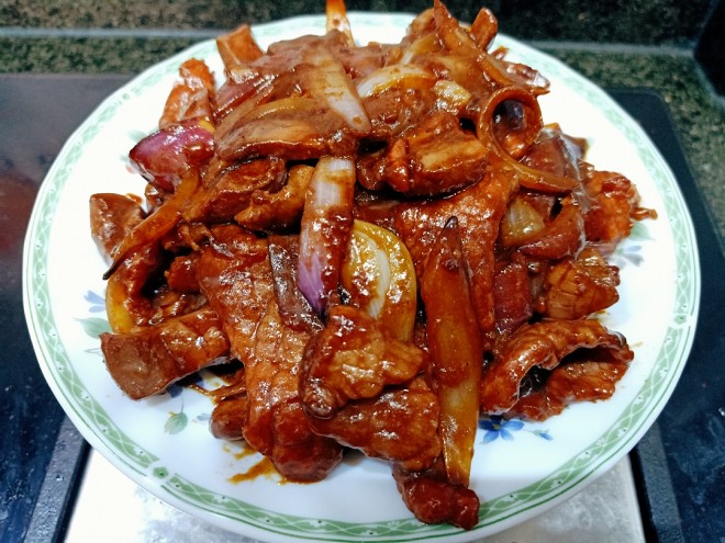  p>酱爆牛柳是一道美食,口味不错,制作简单,主要材料牛肉(瘦)500克.