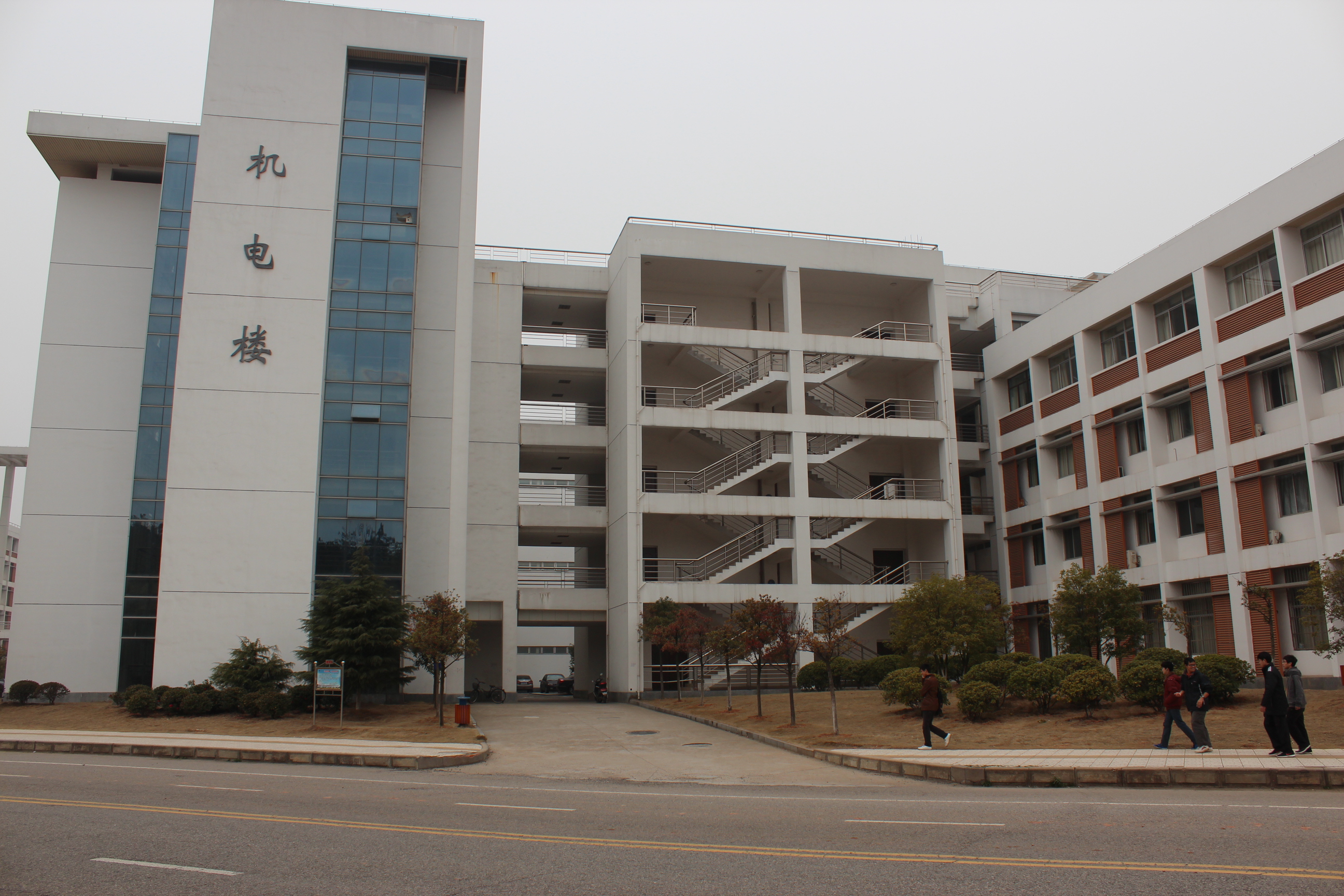  p>南昌大学机电学院,位于江西省南昌市,成立于1999年,其前身是成立于