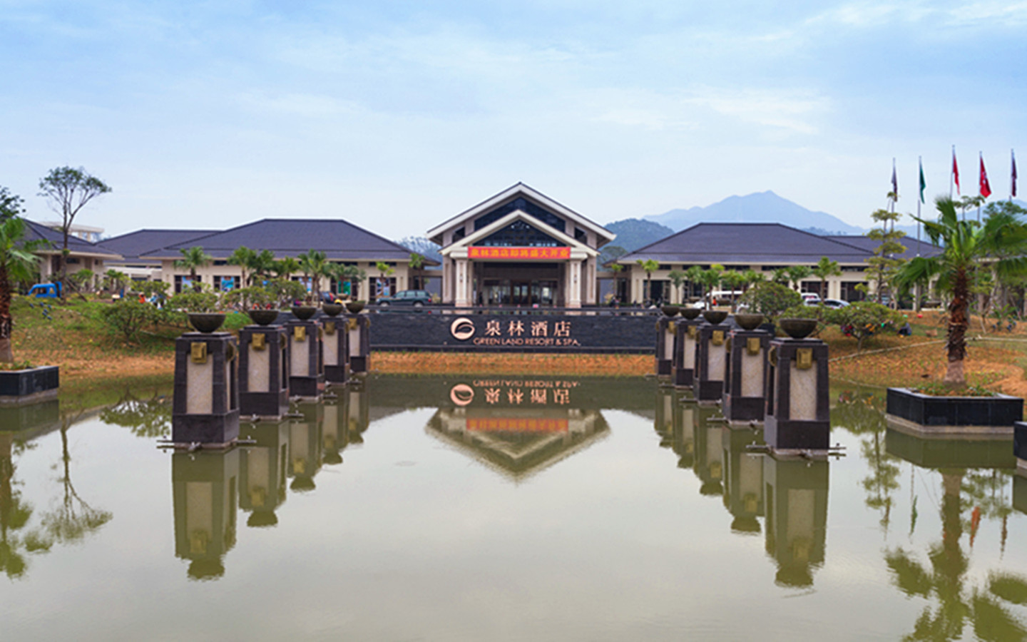  p>恩平万亩泉林度假区的特色是山湖温泉,养心胜地,建筑面积6000多