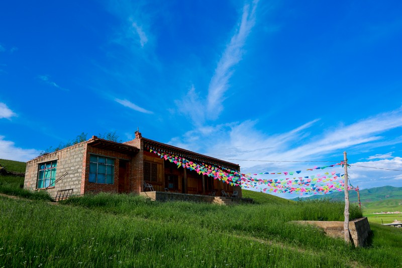  p>于甘肃夏河县城西南1公里处,是桑科乡达久滩("跑马滩"之意)草原的