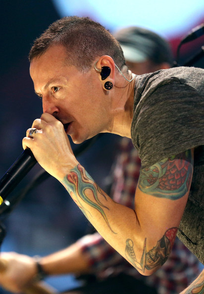  p>查斯特·贝宁顿(chester bennington,1976年3月20日—2017年7月20