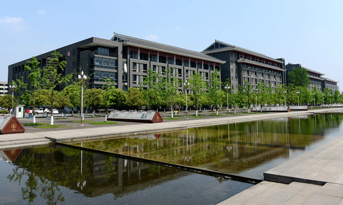  p>四川大学法学院,地处"天府之国"成都,位于成都市双流区 a href="#"