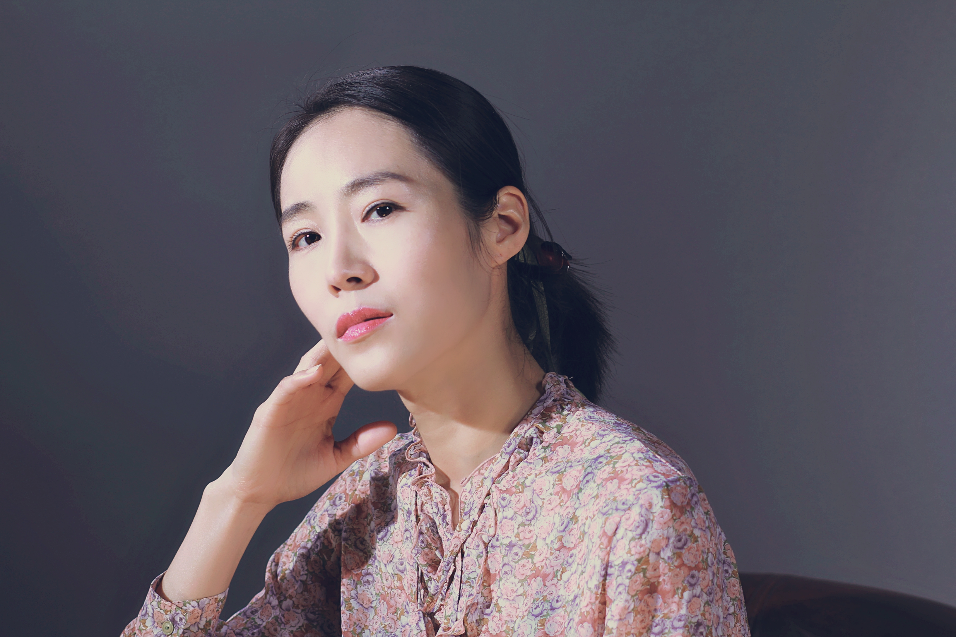 >原名梁镜珂 /i>),毕业于北京电影学院表演系本科99级,中国内地女演员