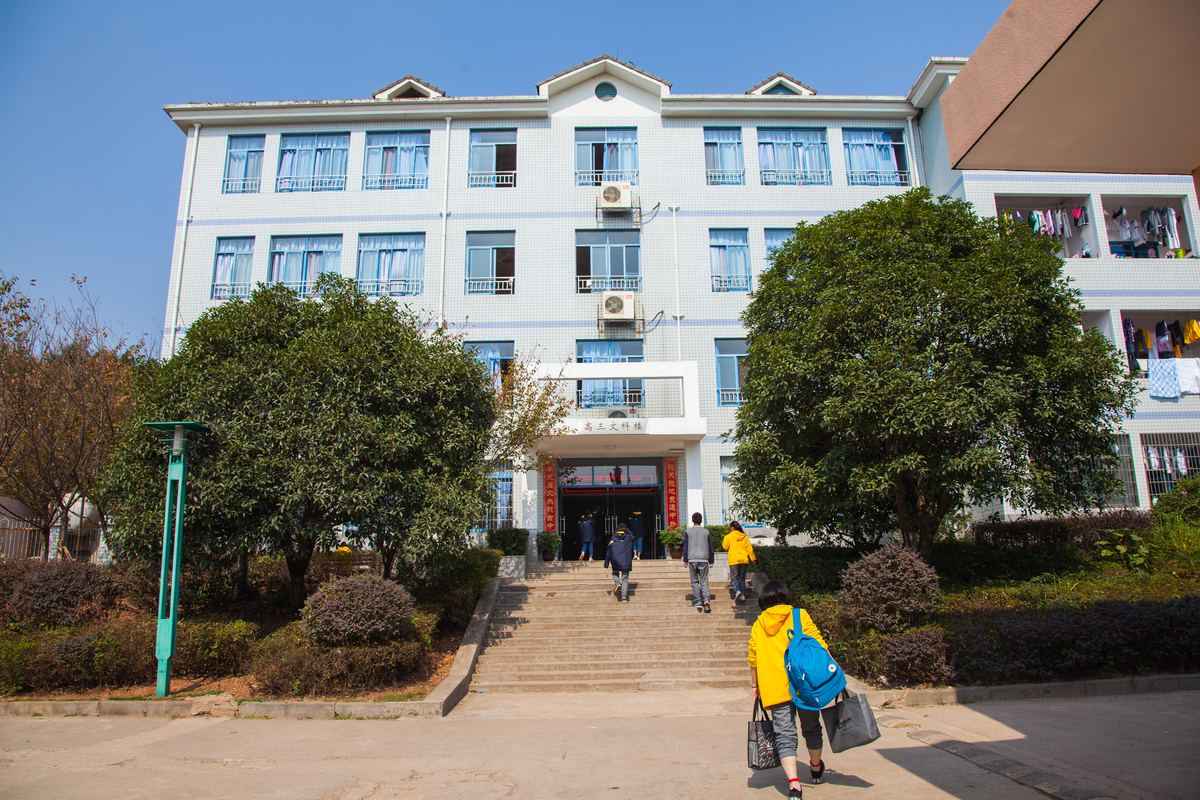  p>湖南长沙同升湖实验学校是一所十五年一贯高级全日制寄宿学校,地