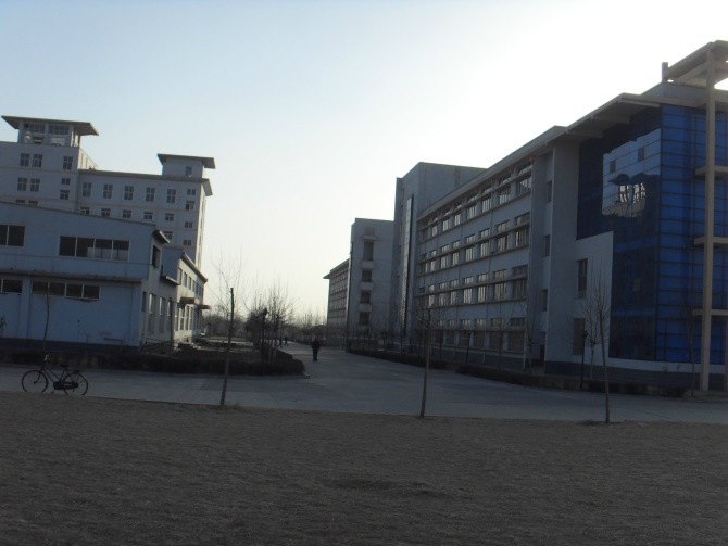  p>林州市实验中学,坐落在 a href="#" data-lemmaid="34502">红旗渠 