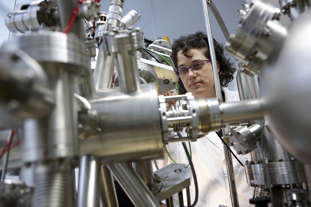 microscope, 缩写为stm) 是一种扫描探针显微术工具,扫描隧道显微镜