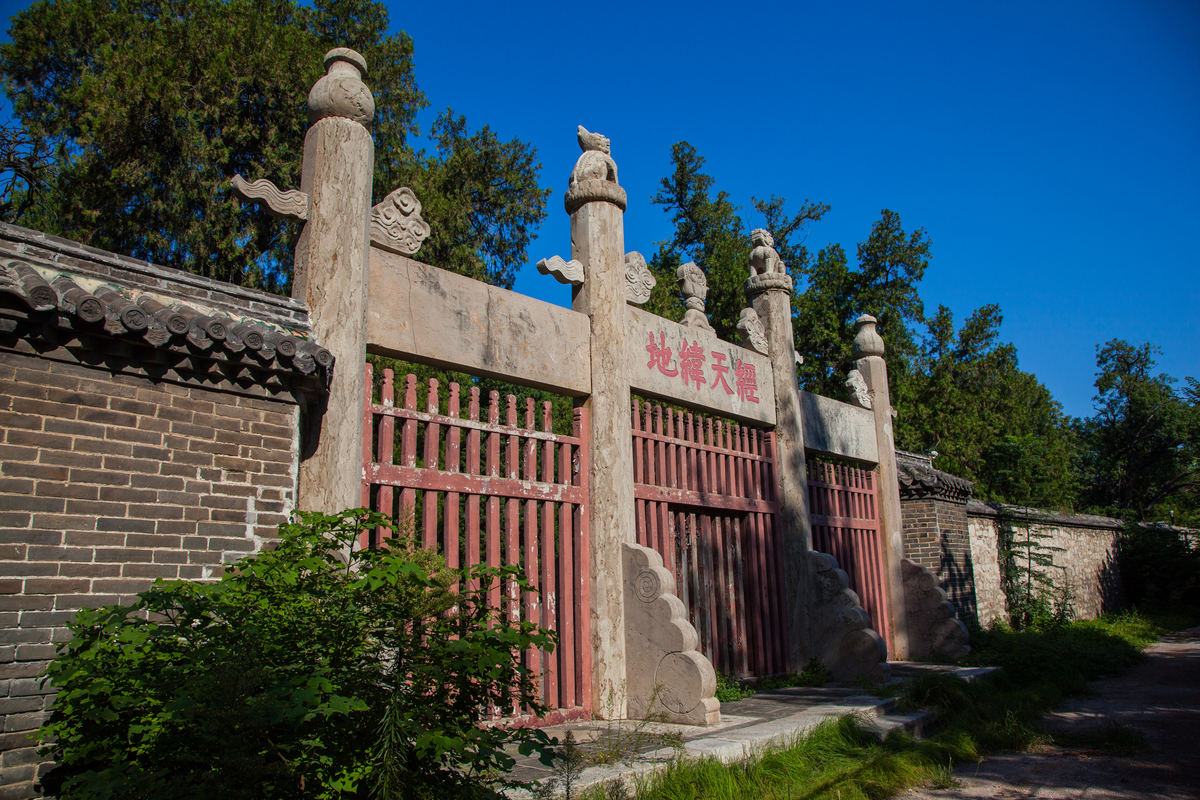 是祭祀周公的庙宇,位于山东省济宁市曲阜市鲁城街道周公庙居委