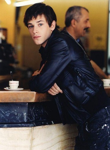  p>加斯帕德·尤利尔(gaspard ulliel)1984年11月25日出生,法国男演员
