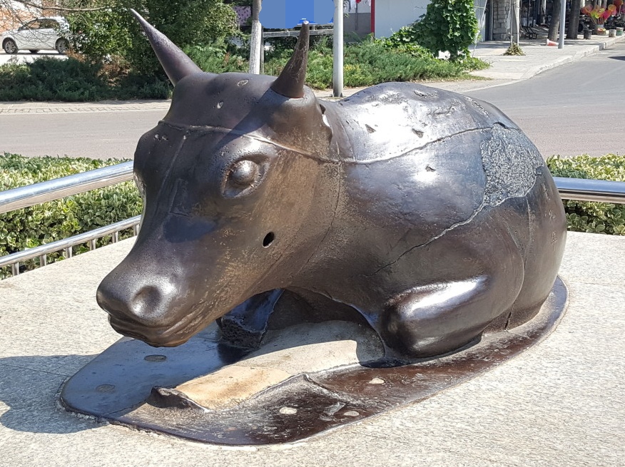 镇河铁牛,俗称铁水牛,位于河南省漯河市<a