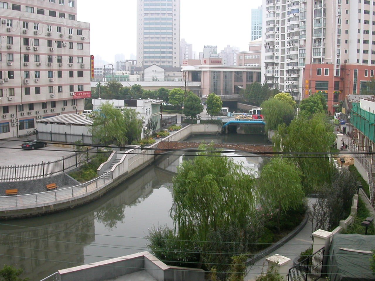  p data-id="gnb008pjj4">金象大厦,位于上海市虹口区华昌路9号,建筑