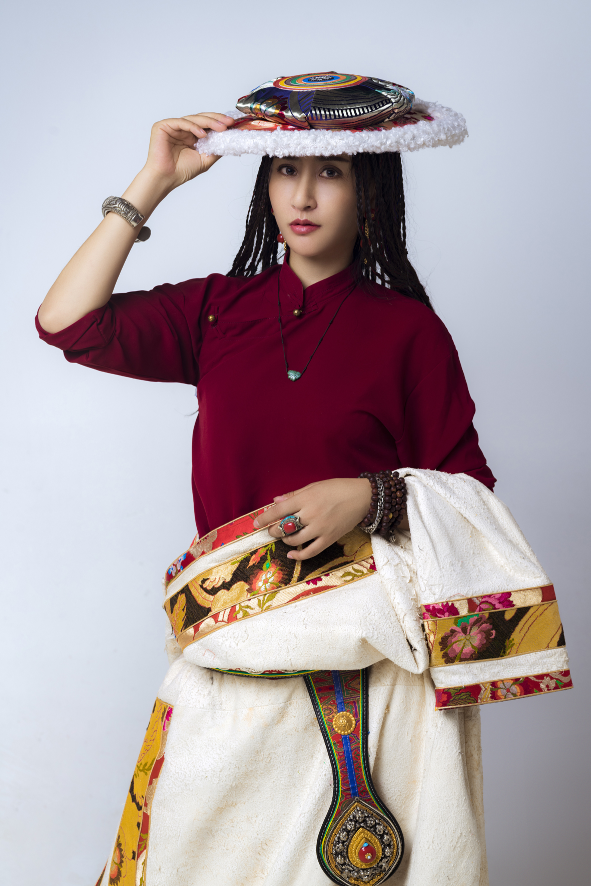  p data-id="gnatm6azzt">阿佳娜姆,中国内地服装设计师,藏族歌手