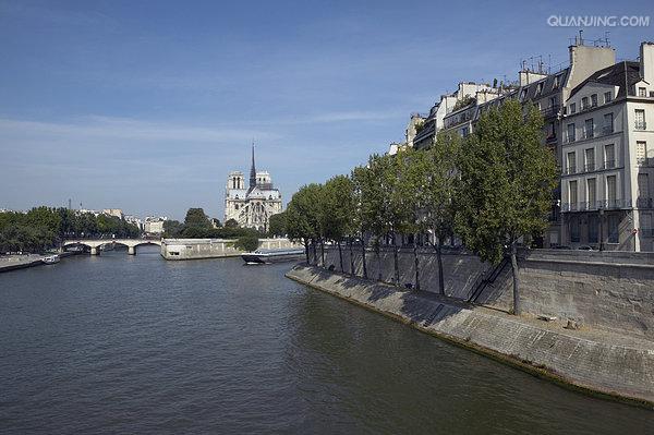  p data-id="gnx4f8atsf">塞纳河畔项目位于武汉中央活动区稀缺滨水