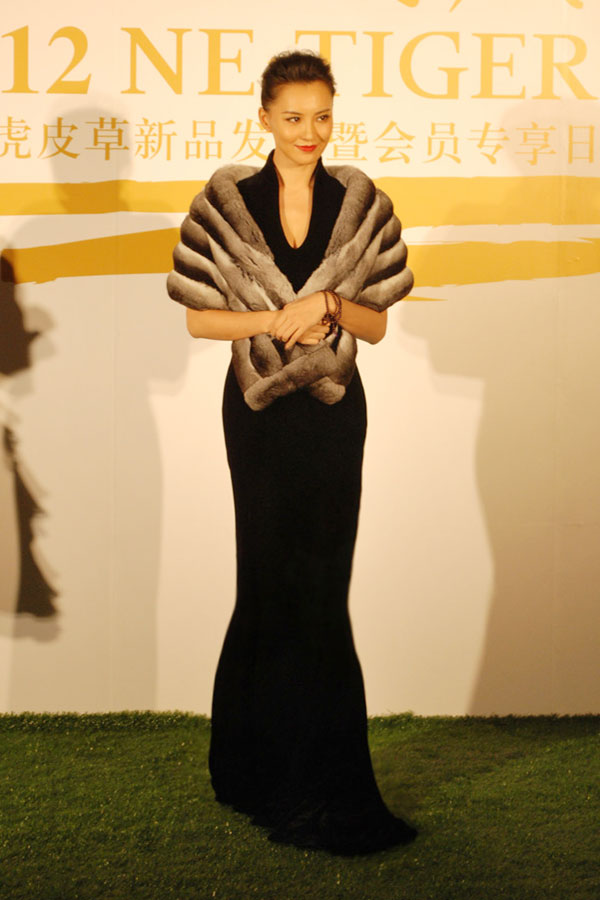  p>莫小奇(原名王萌萌,曾用名莫小棋,莫麒),1981