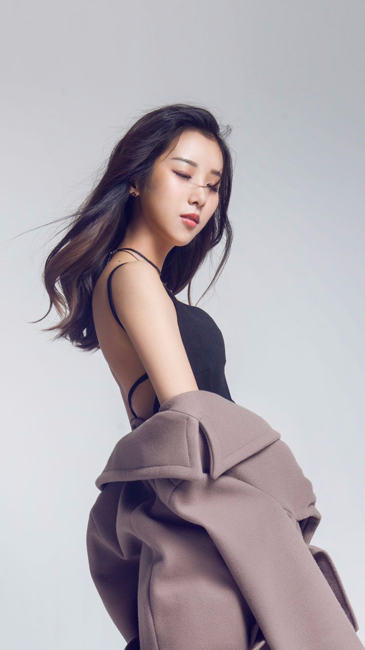  p data-id="gnb820tgan">《小动作》是李鑫玲演唱的歌曲,由刘家泽