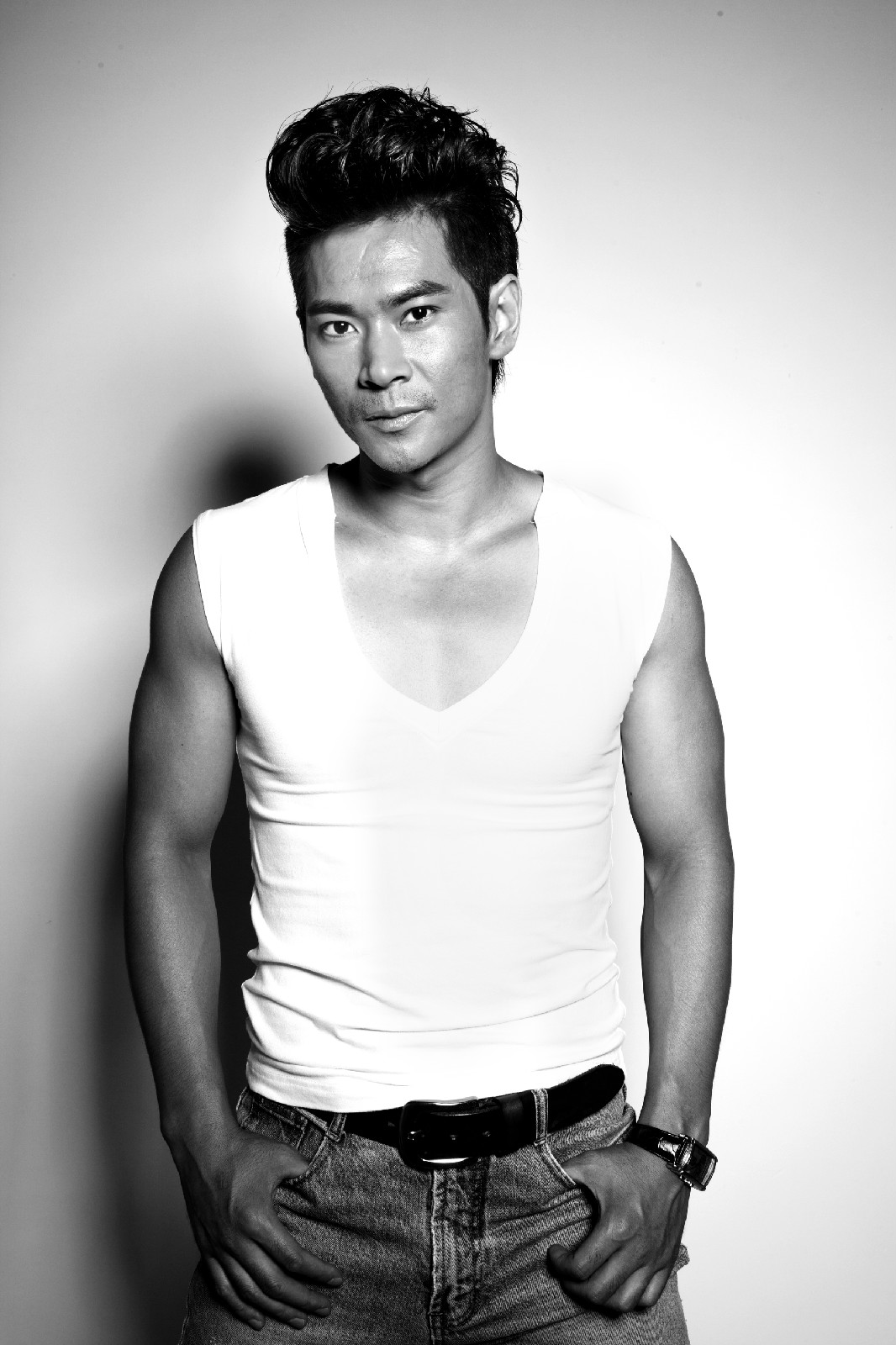  p>李炳渊,原名李渊,出生于 a target="_blank" href="/item/山东省