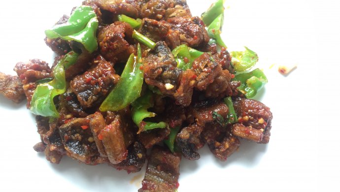  p data-id="gn8sv1wvdw">生爆鳝卷是一道湖北的特色名菜,是鳝鱼的一