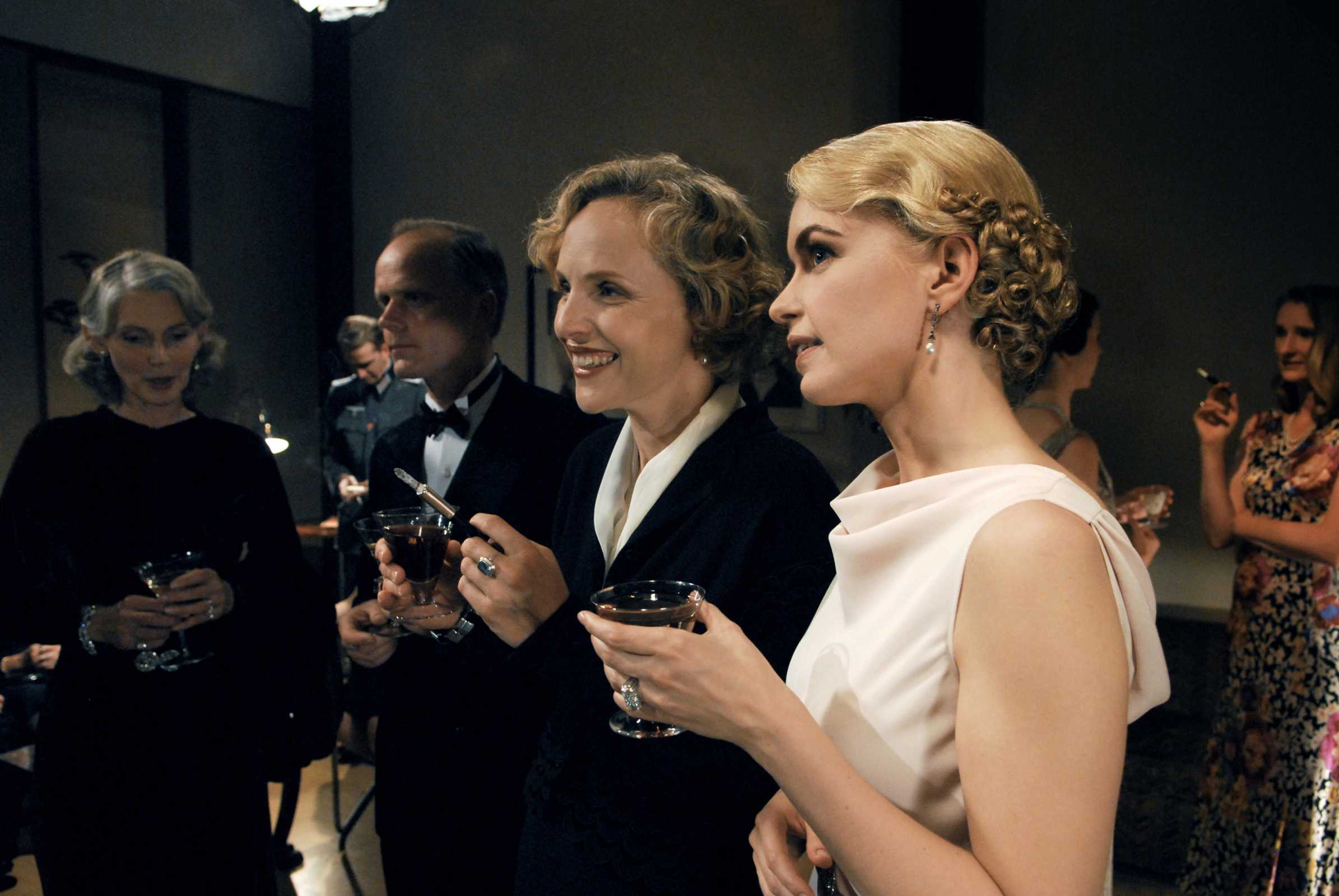  p>《柏林的女人》是由德国康斯坦丁影业制作发行的131分钟剧情影片.