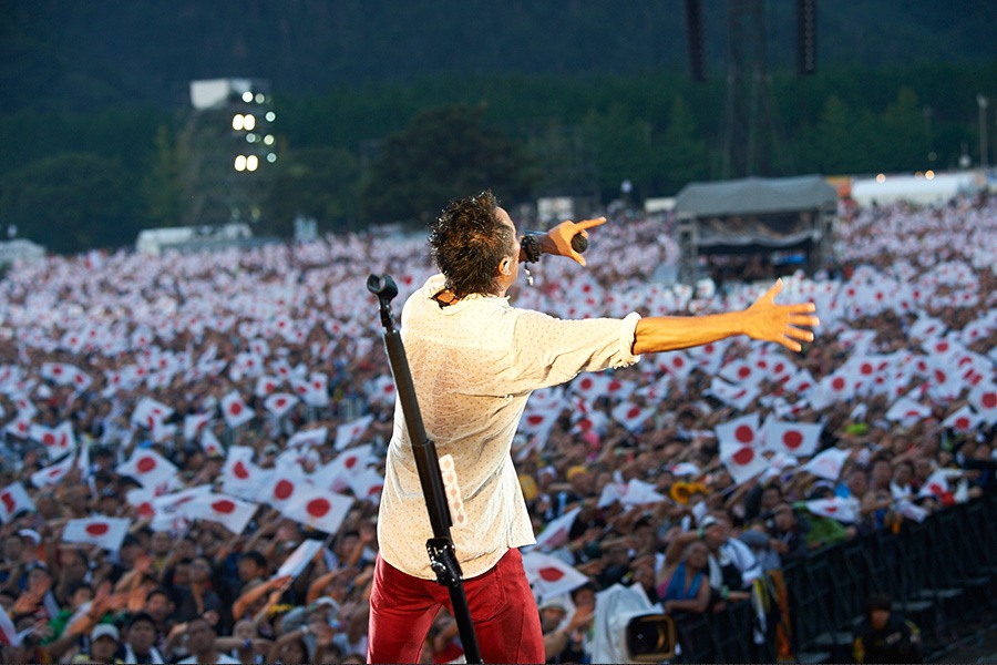  p>长渕刚(nagabuchi tsuyoshi),是日本民谣歌王(也有人说他是老牌