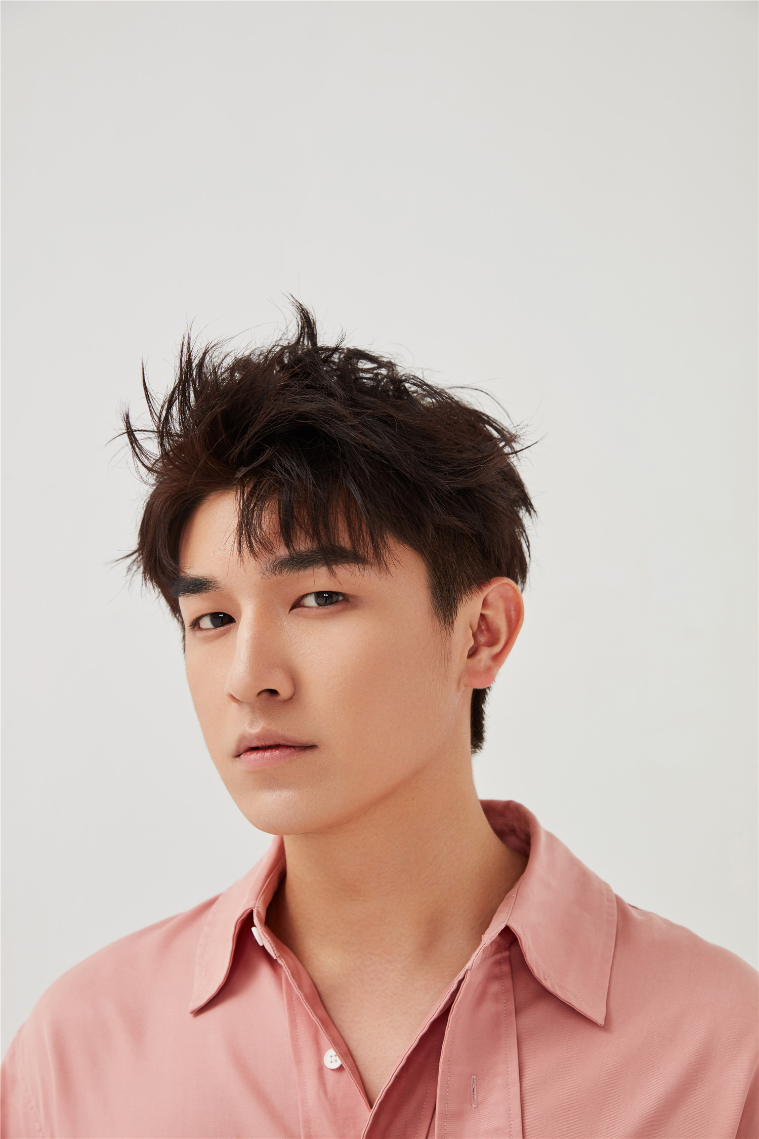 gntq0leg7j">杨旭文,1994年4月2日出生于江苏省南京市,中国内地男演员