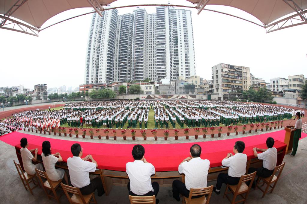  p>韶关市田家炳中学位于韶关市惠民南路55号,是广东省一级学校,市