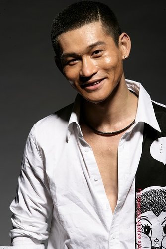余皑磊