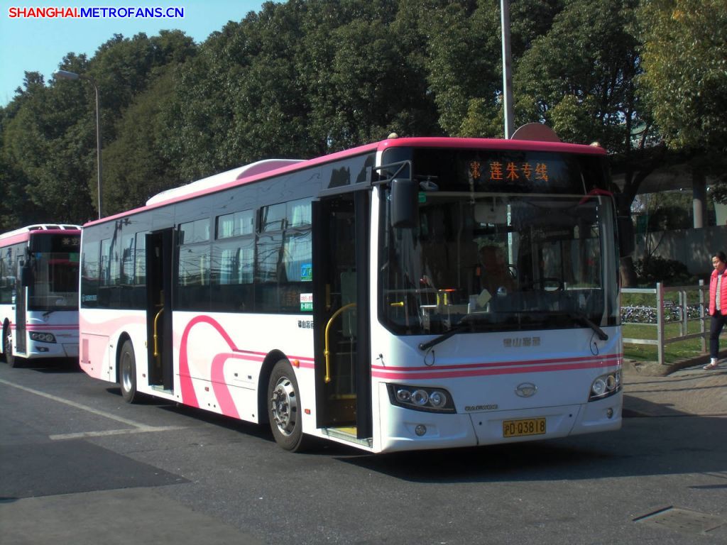  p>上海公交莲朱专线是一条市郊类型的交通营运路线 /p> p>莲花路地铁