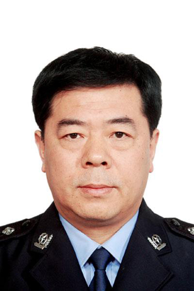 在职研究生学历,现任江西省宜春市公安局党委委员,常务副局长(正县级)