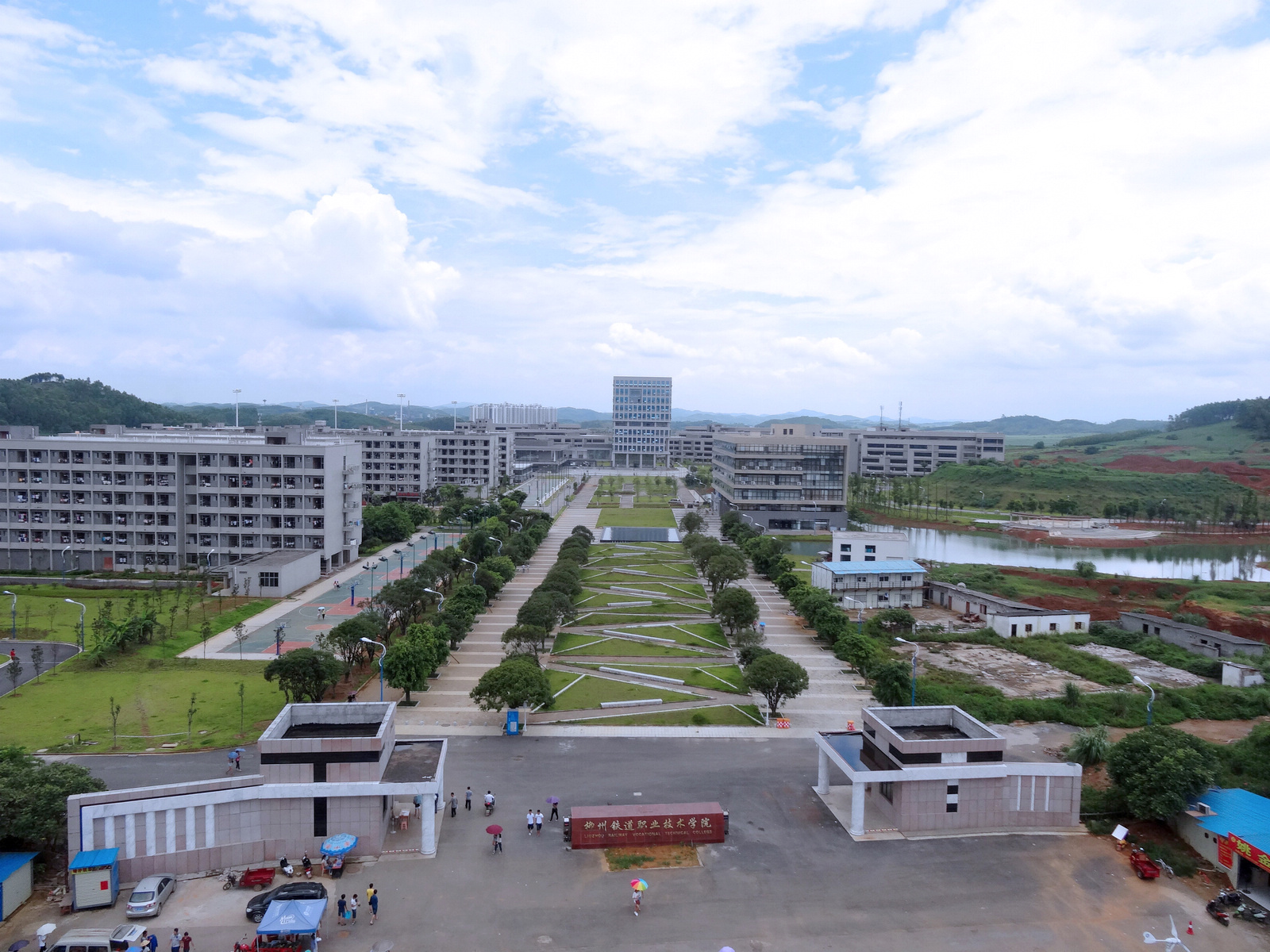 id="3459331">普通高等学校 /a>,学校是广西壮族自治区示范性高职学院