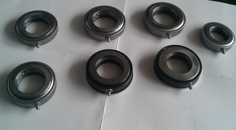 而注油压力轴承汽车的一种新型前桥立轴专用轴承,可以通过注油