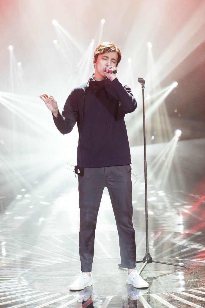 kudaibergen),1994年5月24日出生于哈萨克斯坦,哈萨克斯坦男歌手,毕业