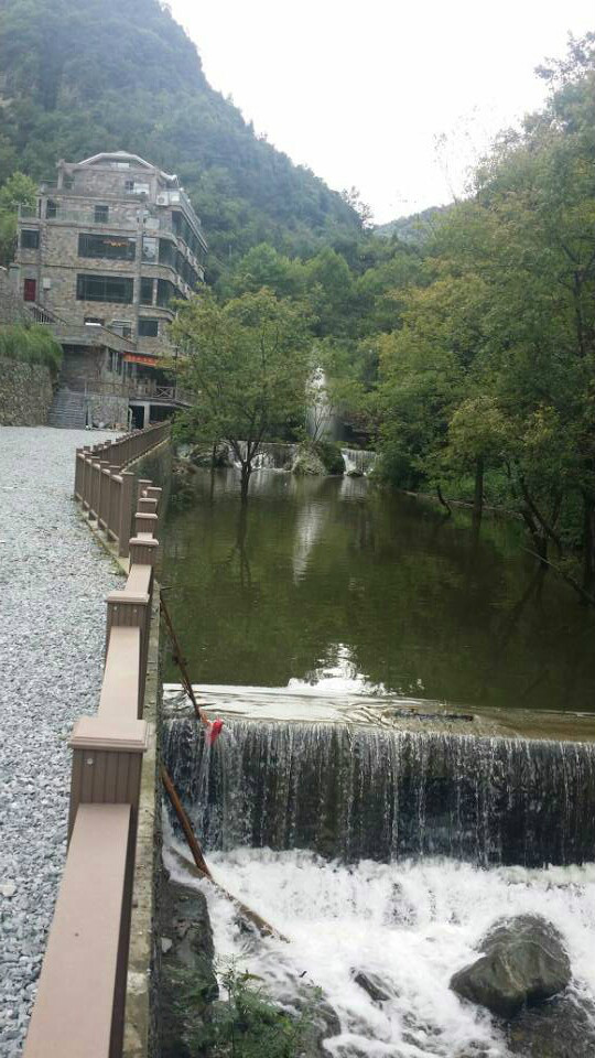  p>逸景园农家乐位于十堰市茅箭区百二河村大川路五十一号,座落于十房