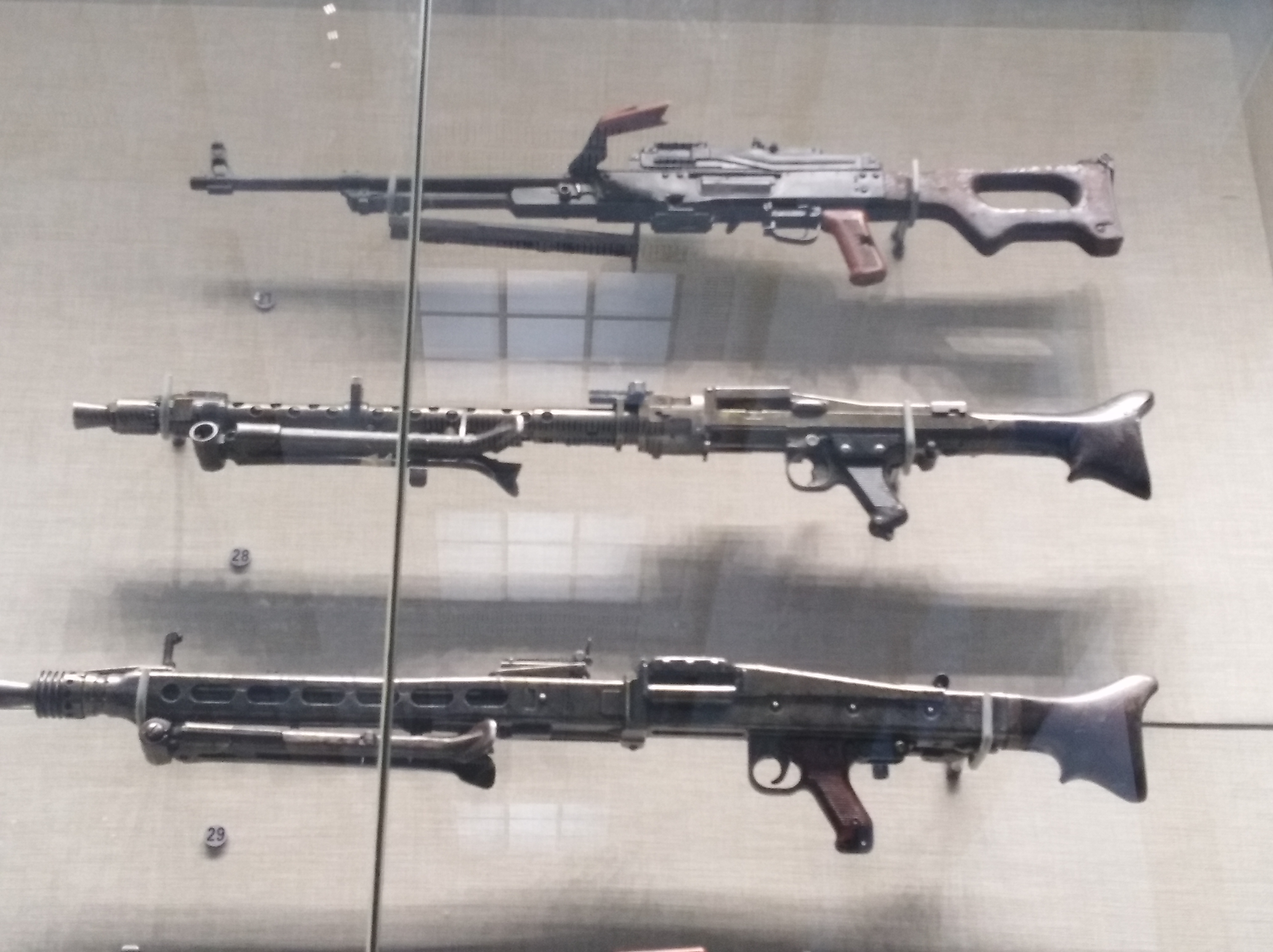  p>mg-34通用机枪(德语:maschinengewehr 34,英文:mg34 light