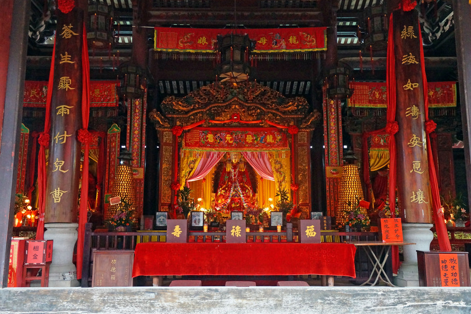  p>龙母祖庙,始建于 a target="_blank" href="/item/秦汉/12702597"