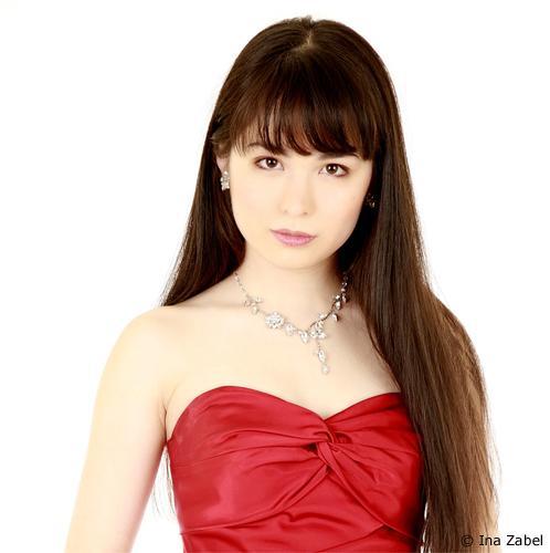  p>爱丽丝·纱良·奥特(alice·sara·ott),德国钢琴家,有着 a target