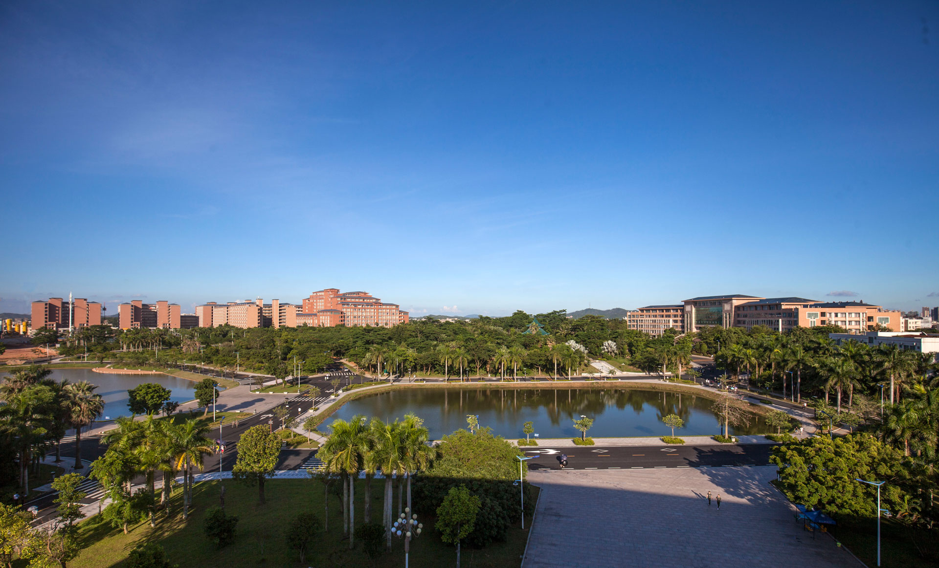 文理职业学院位于广东省湛江市 a target="_blank" href="/item/廉江