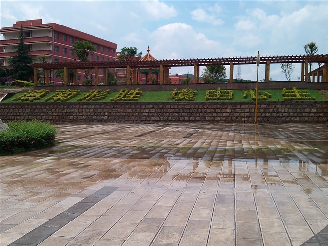 富源县胜境中学