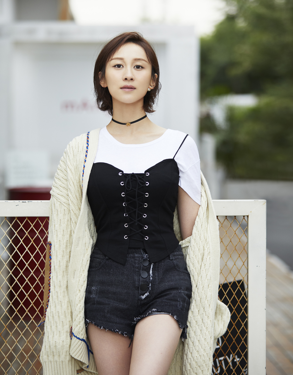 练束梅