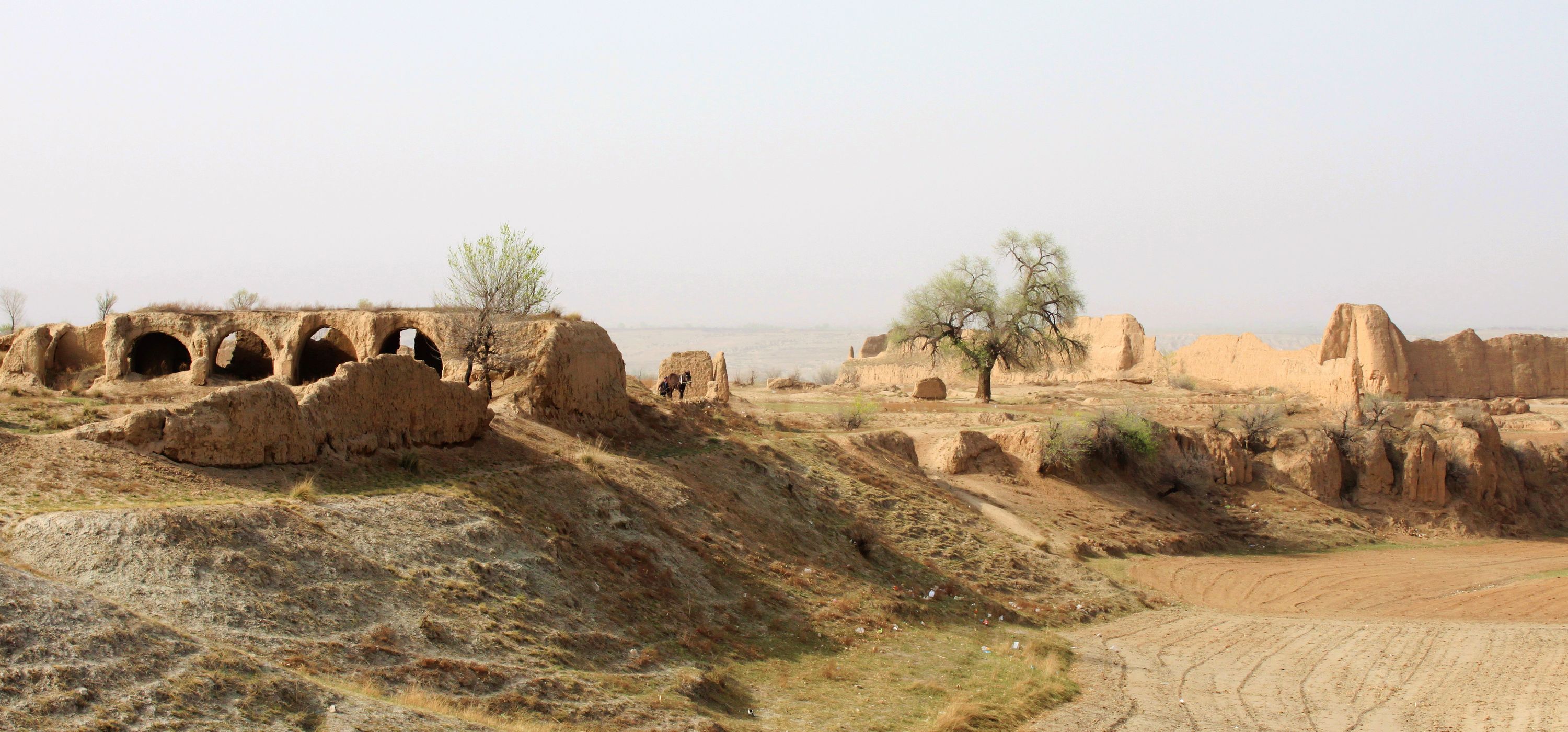  p> a href="#">蚩尤 /a>墓,又称蚩尤肩髀冢,位于山东 a href="#"