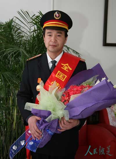  p>韩长虎 ,济南铁路局 a target="_blank" href="/item/济南西机务段